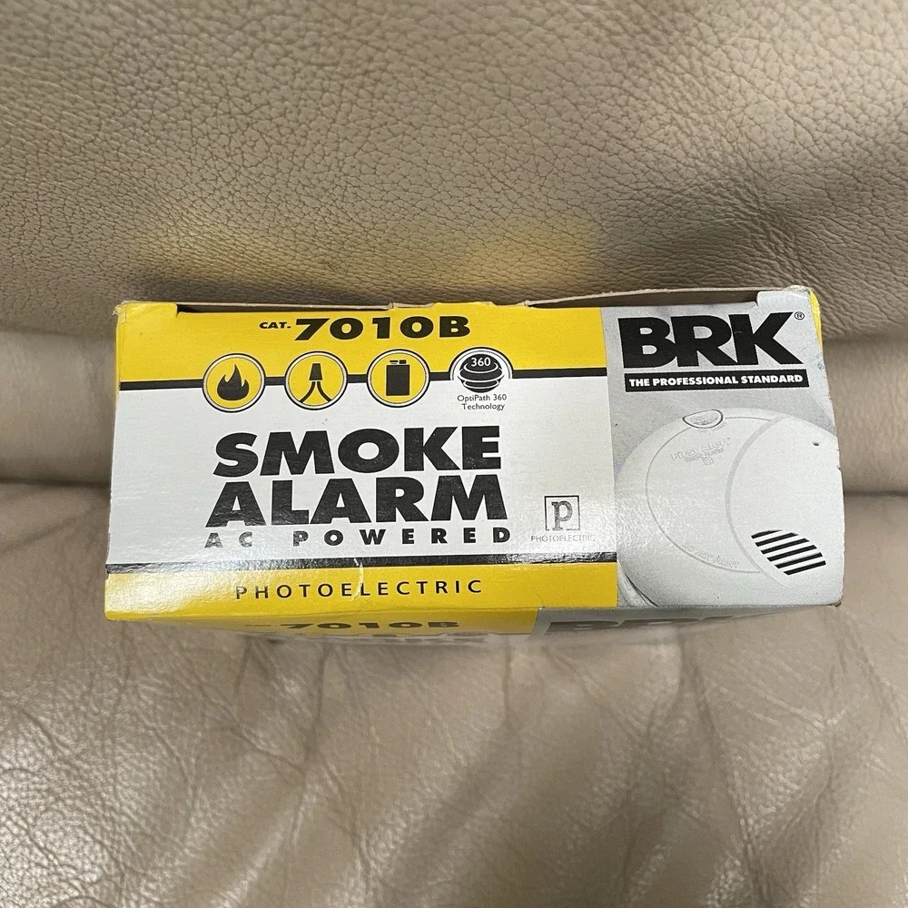 First Alert BRK Cat. 7010B AC Powered Hardwired Smoke Alarm Battery Backup New